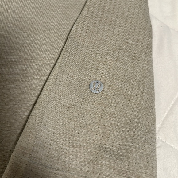 Lululemon Metal Vent tech short sleeve short Medium (Raw Linen/white) - Picture 2 of 4